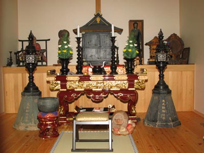 �y������33��B